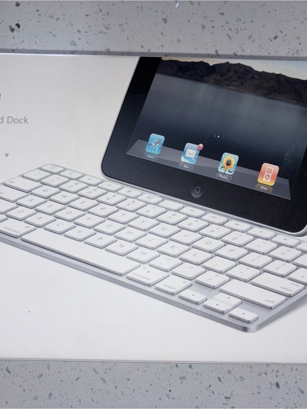 Apple Wireless Keyboard and Dock for Tablet - White